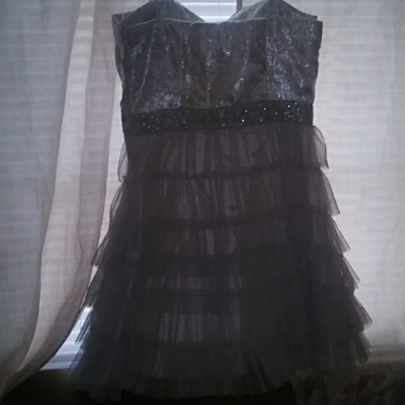 Dress - Picture 3 of 3